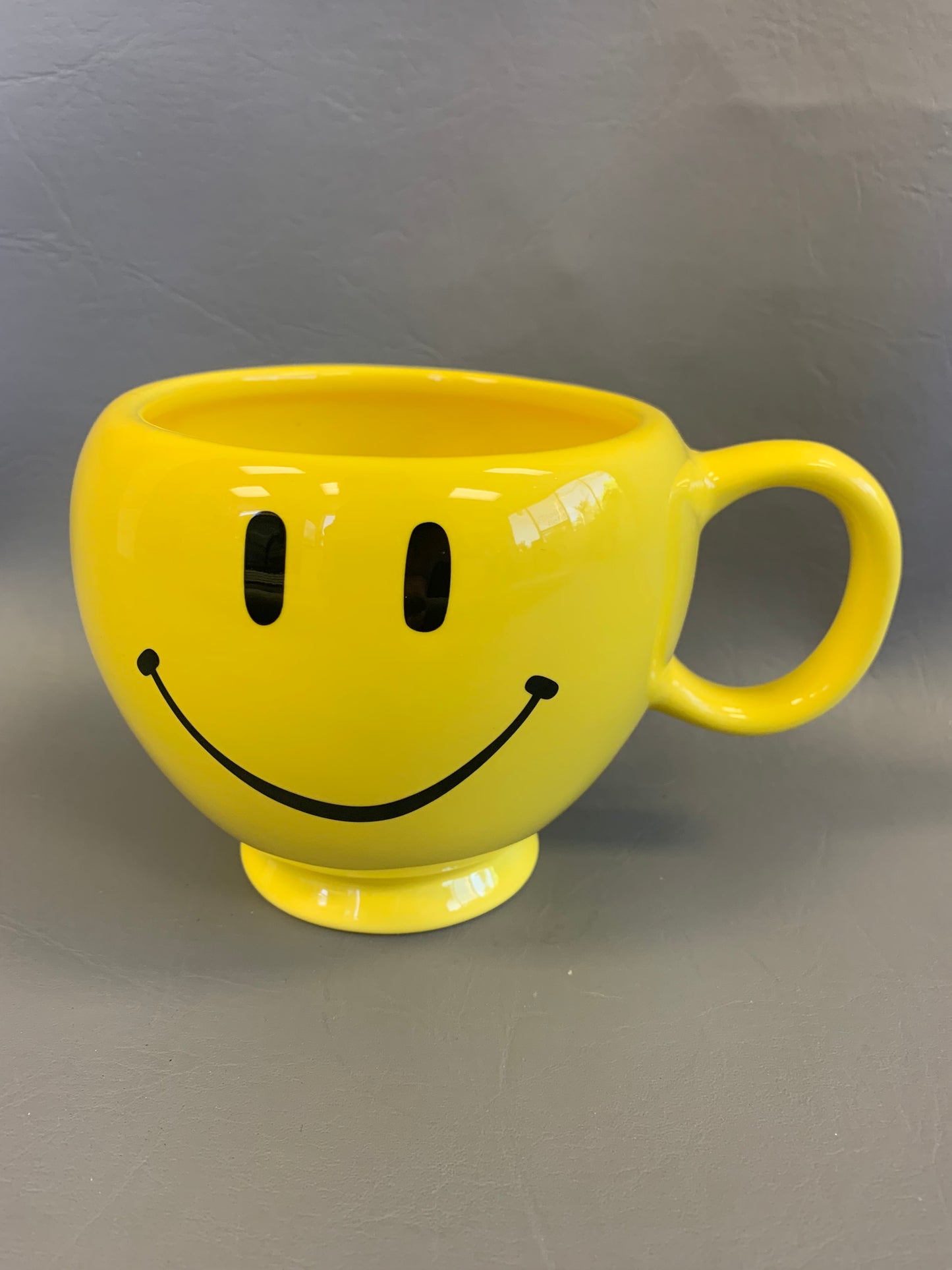 Teleflora Happy Face Vase – 4” Tall