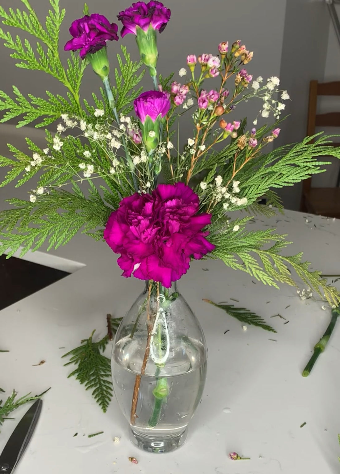 Load video: A simple 3 flower triangular arrangement lesson