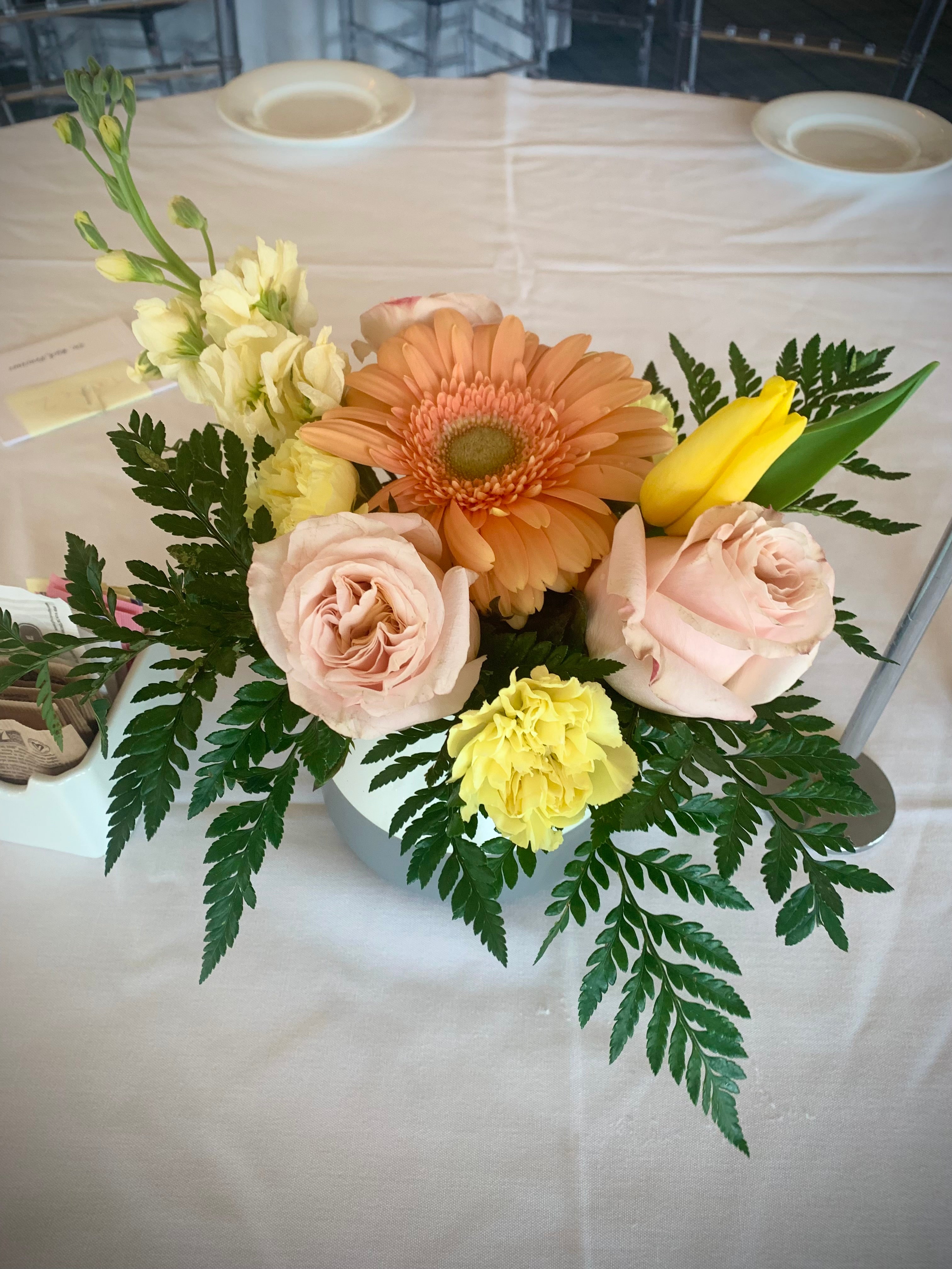 Peach guest table centrepiece for event at Donalda Golf Club, delivery to North York and Scarborough